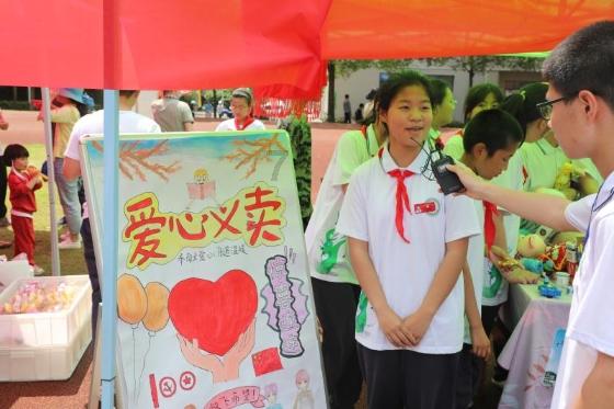 青山一道同云雨 明月何曾是两乡